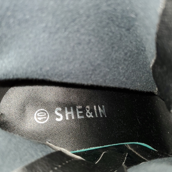 ❤sold❤🍄black vegan leather booties - Picture 6 of 7